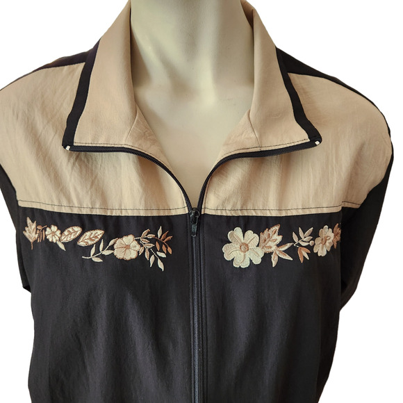 Blair Windbreaker Jacket Black/Tan Embroidered Flowers - Picture 2 of 11